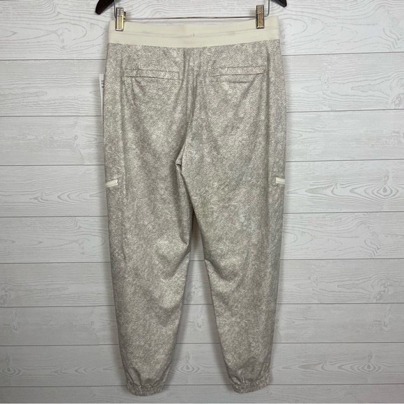 Athleta Venture Printed Pants Size 6 NWT - Picture 9 of 13